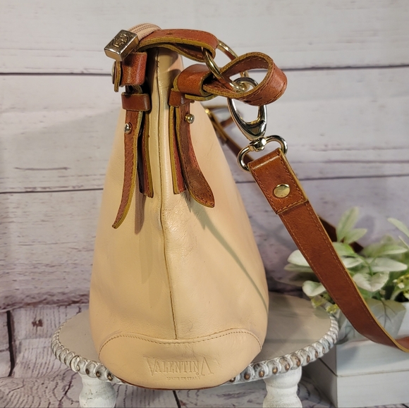 Valentina Cream and Tan Leather Shoulder Bag - Picture 4 of 15
